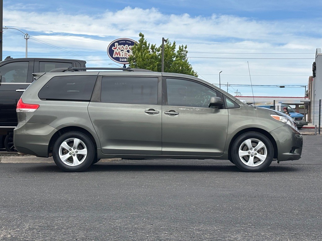 2012 Toyota Sienna Image 50