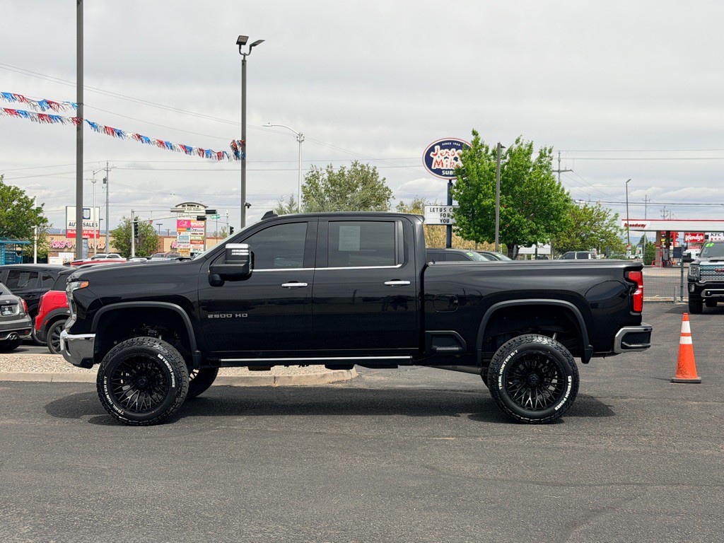 2024 Chevrolet Silverado 1500 Image 2