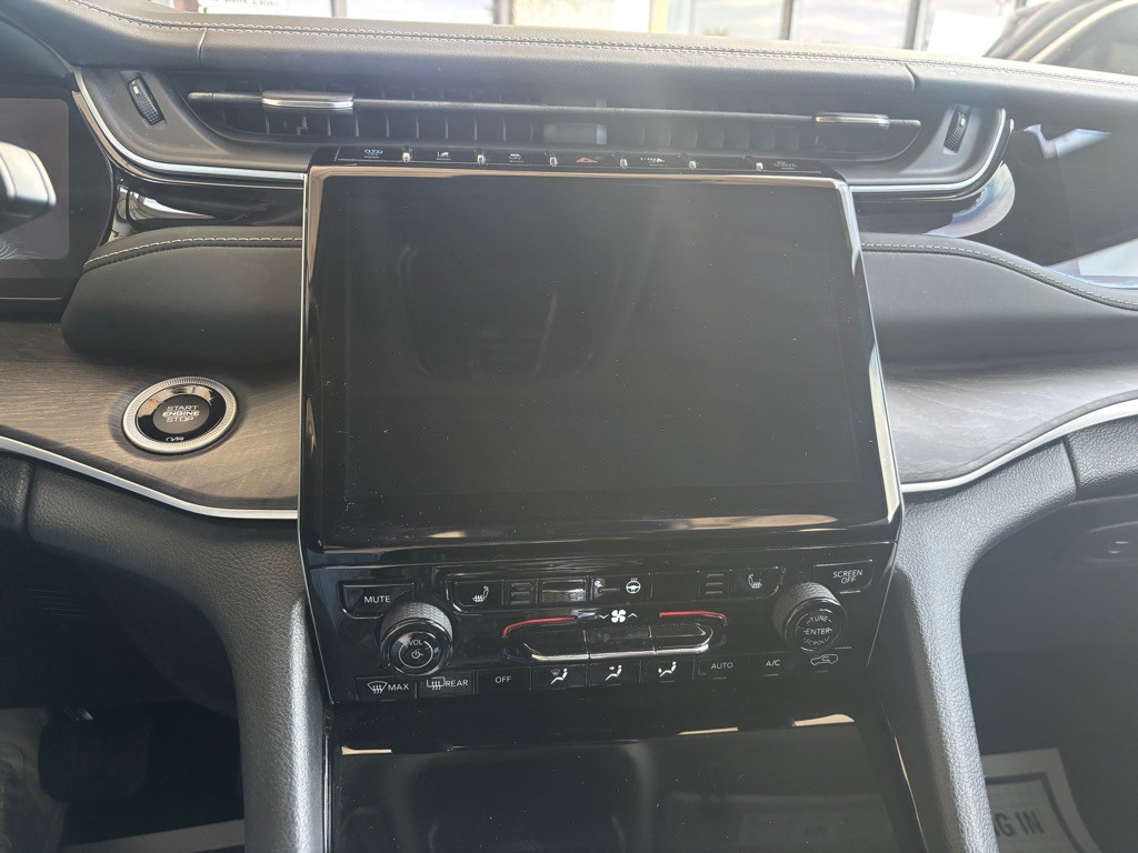 2022 Jeep Grand Cherokee Image 11