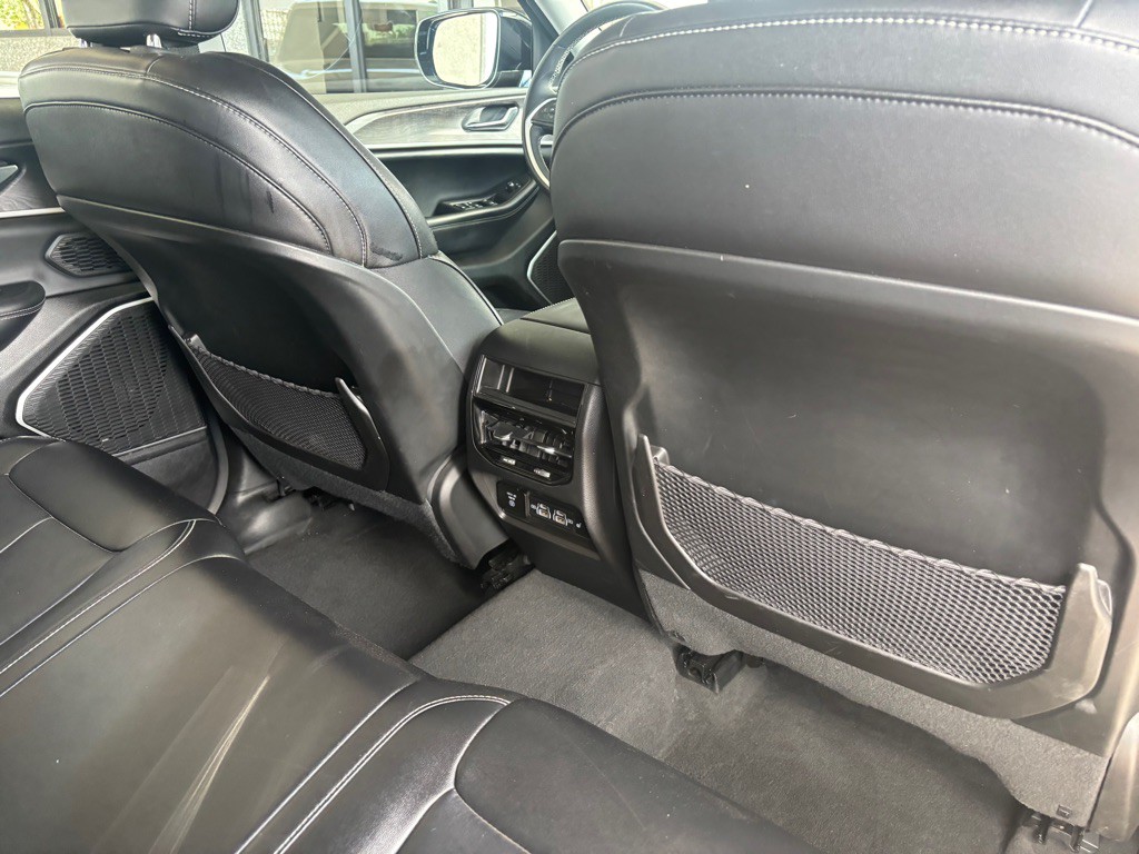 2022 Jeep Grand Cherokee Image 32
