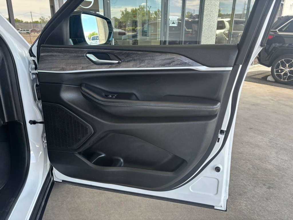 2023 Jeep Grand Cherokee Image 36