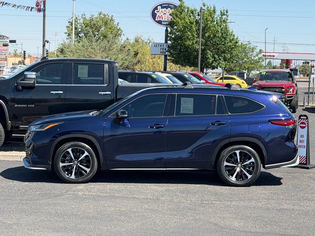 2022 Toyota Highlander Image 2