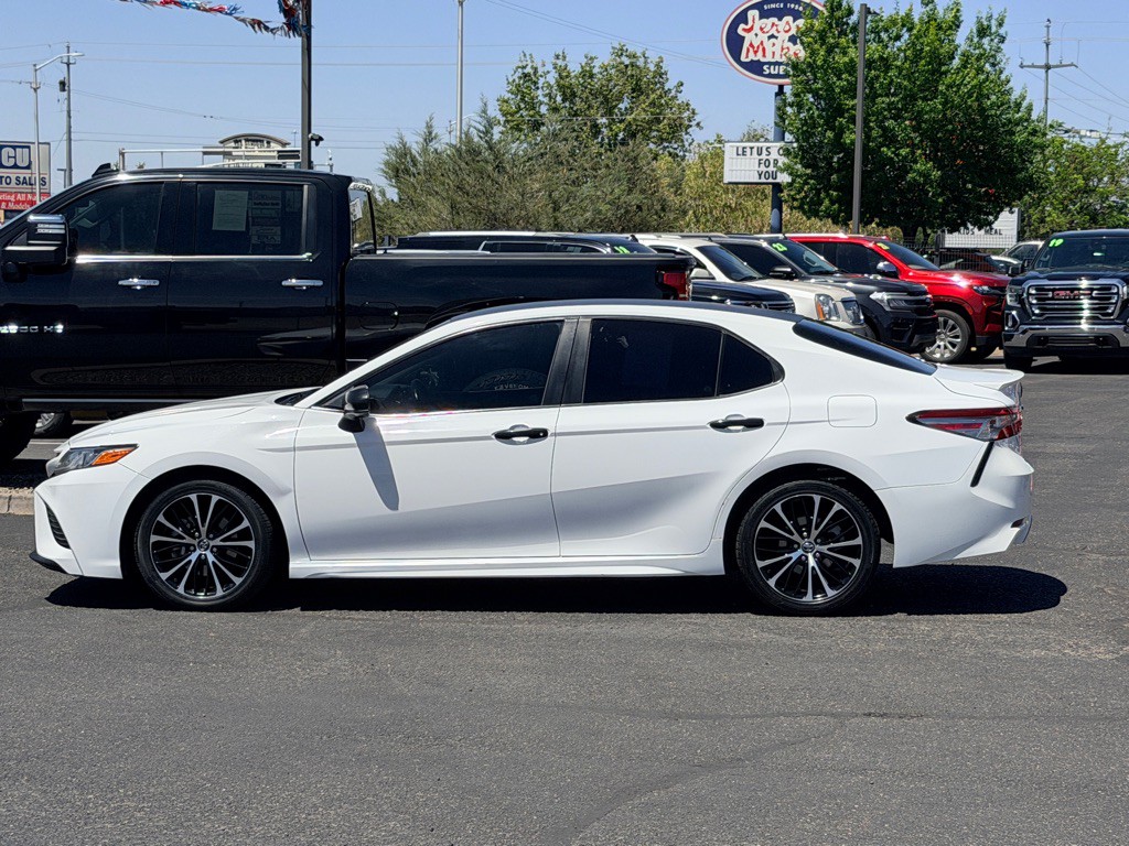 2018 Toyota Camry Image 2