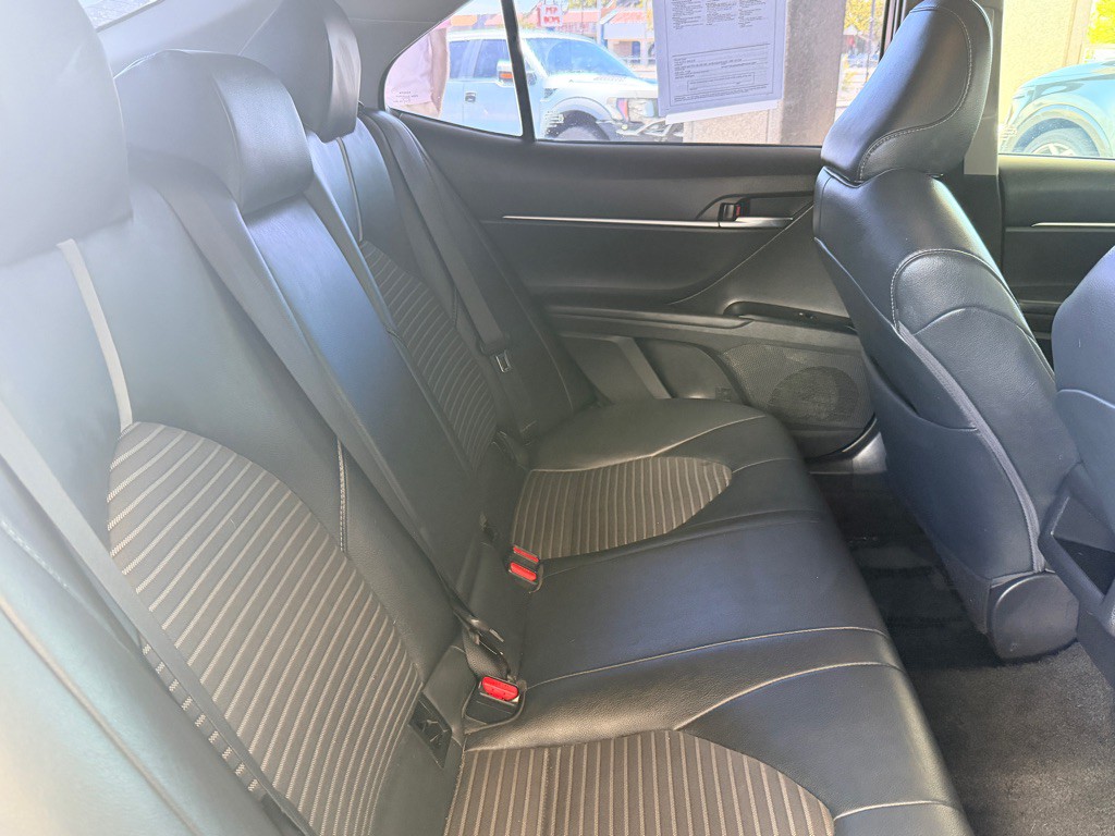 2018 Toyota Camry Image 16
