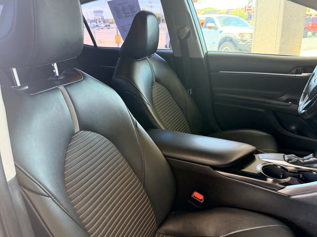 2018 Toyota Camry Image 17