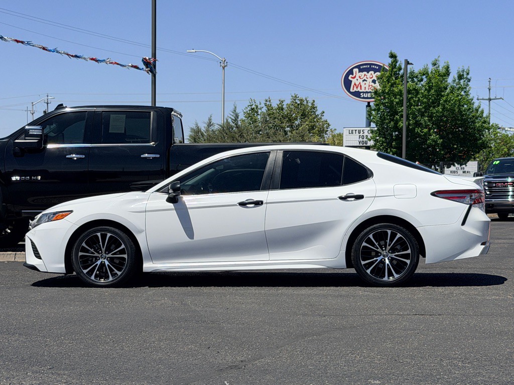 2018 Toyota Camry Image 26
