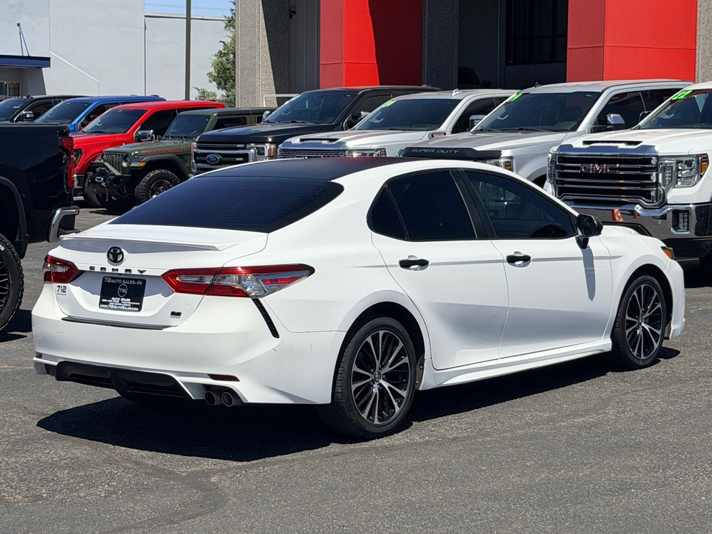 2018 Toyota Camry Image 32