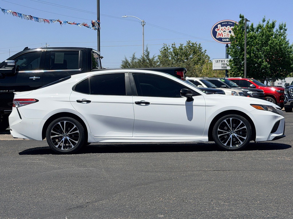 2018 Toyota Camry Image 35