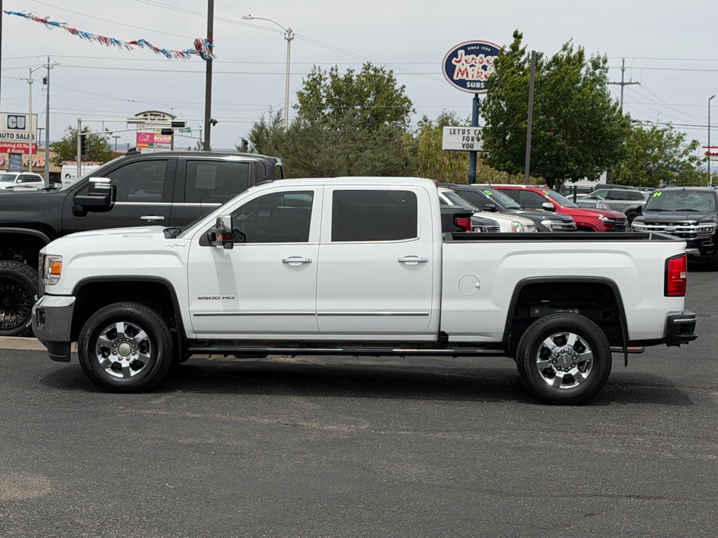 2019 GMC Sierra Image 2