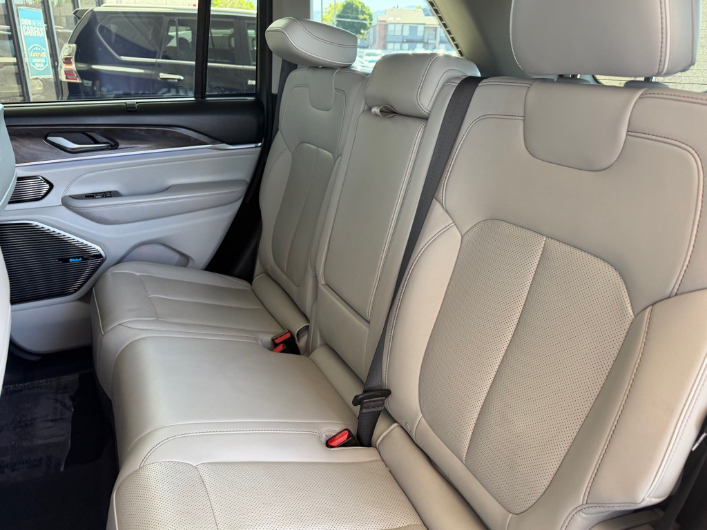 2022 Jeep Grand Cherokee Image 25