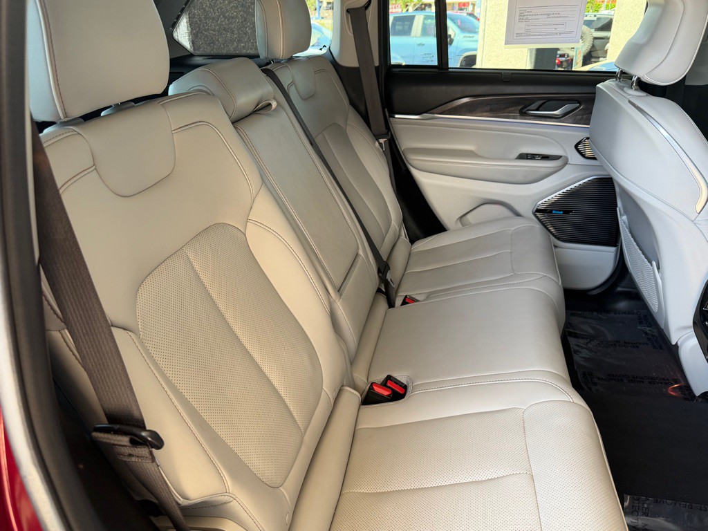 2022 Jeep Grand Cherokee Image 36
