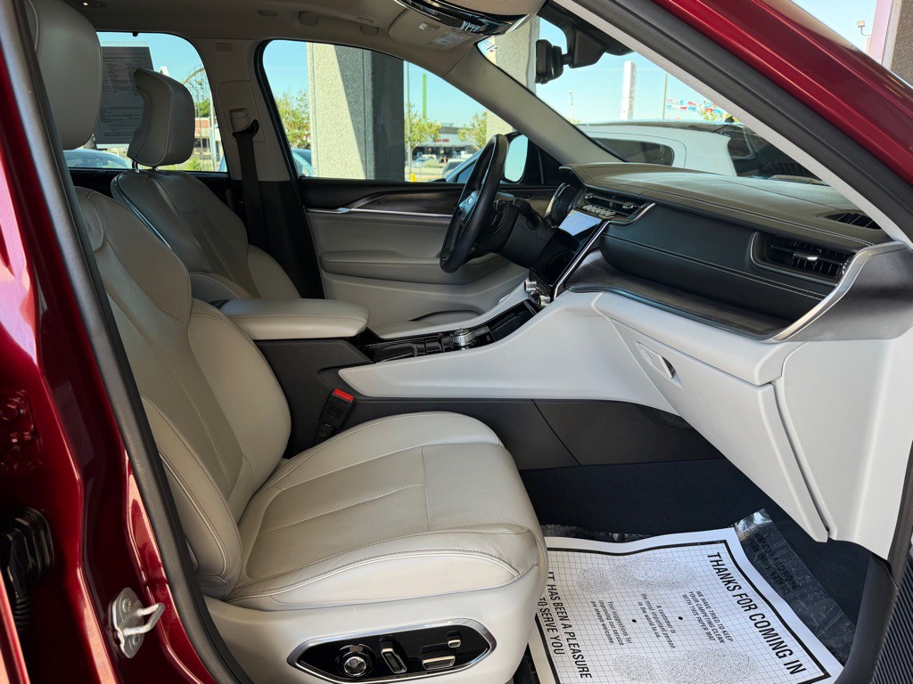 2022 Jeep Grand Cherokee Image 38
