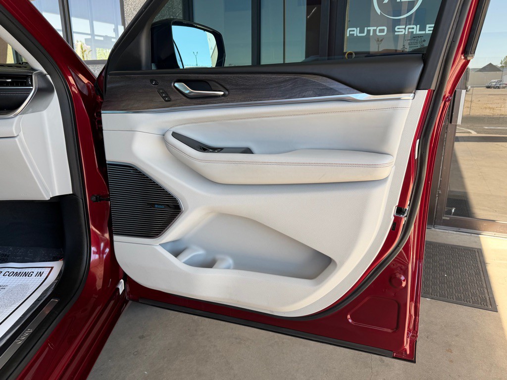 2022 Jeep Grand Cherokee Image 41