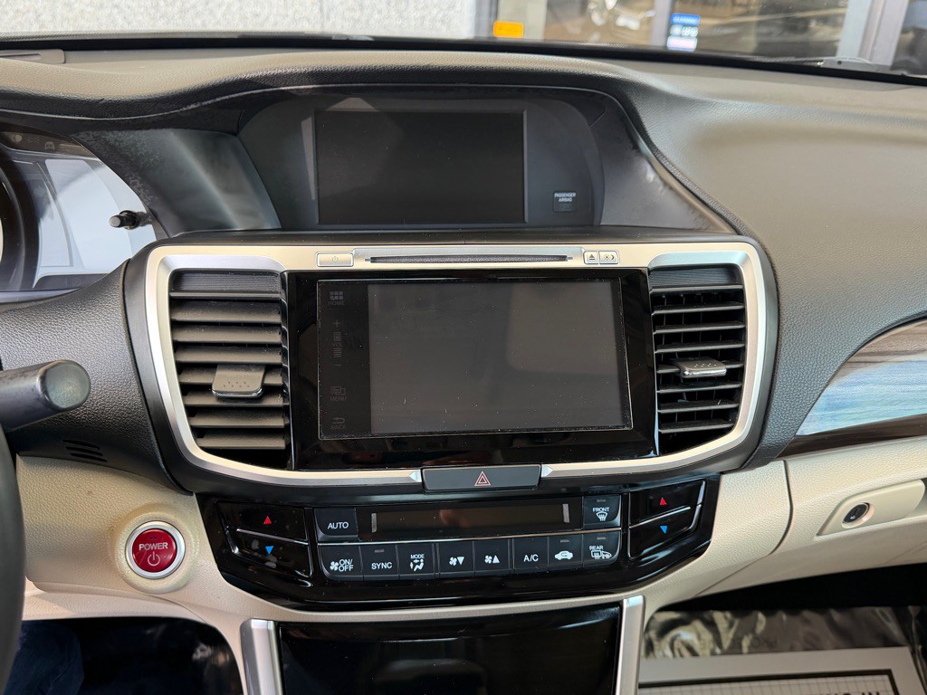 2017 Honda Accord Image 12