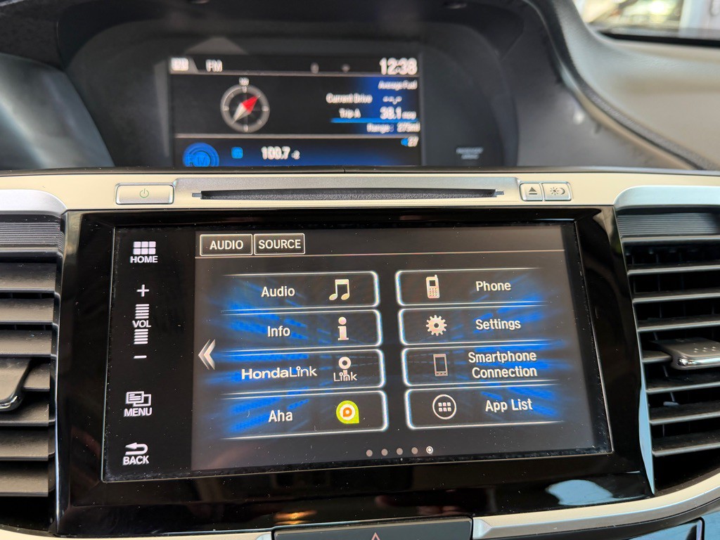 2017 Honda Accord Image 16