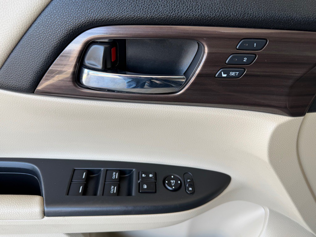 2017 Honda Accord Image 24