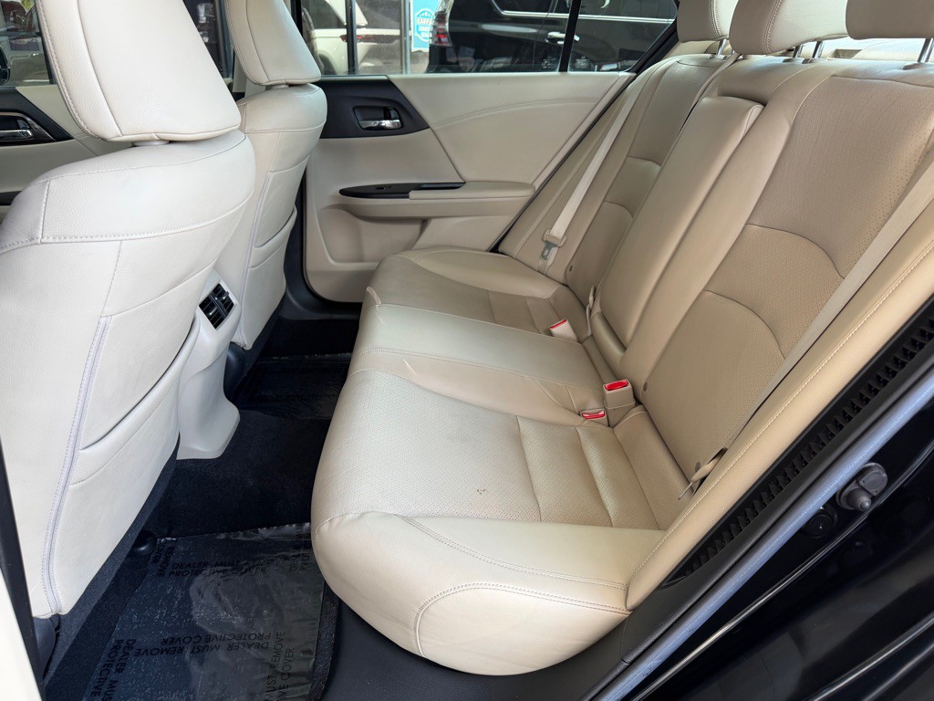 2017 Honda Accord Image 25