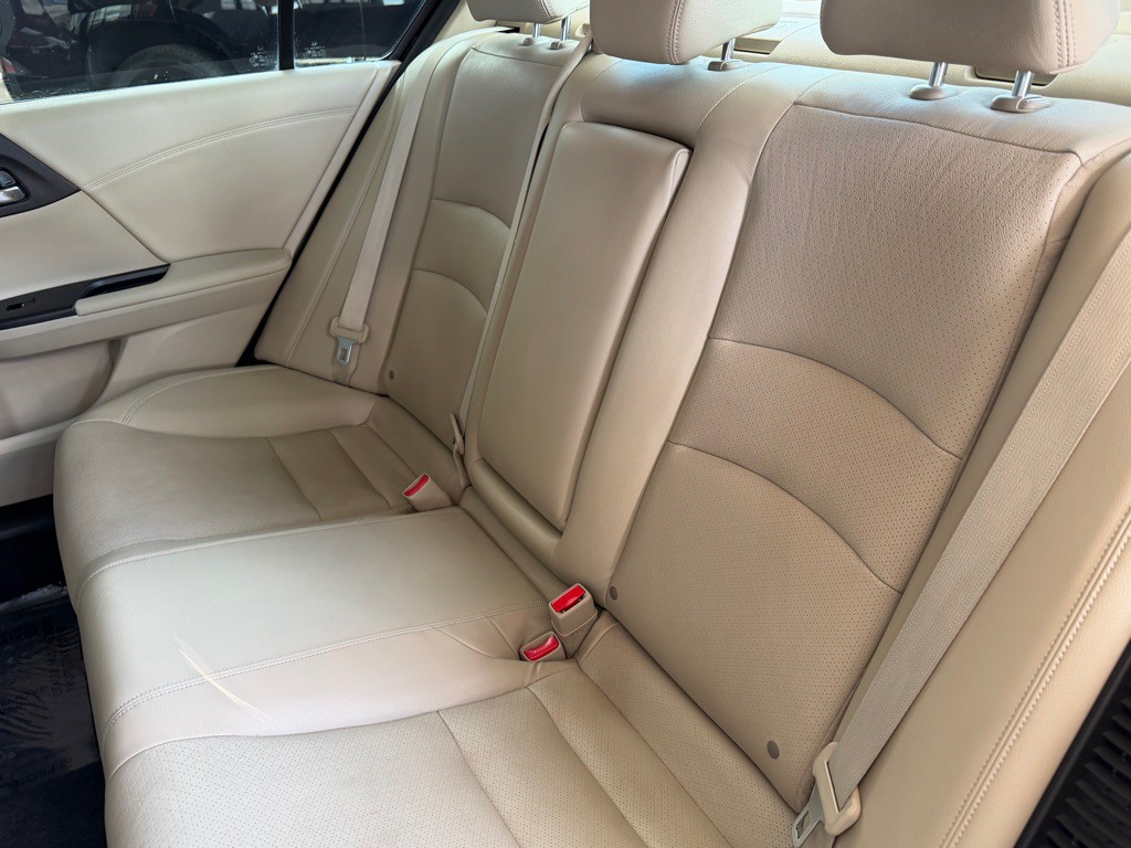 2017 Honda Accord Image 26