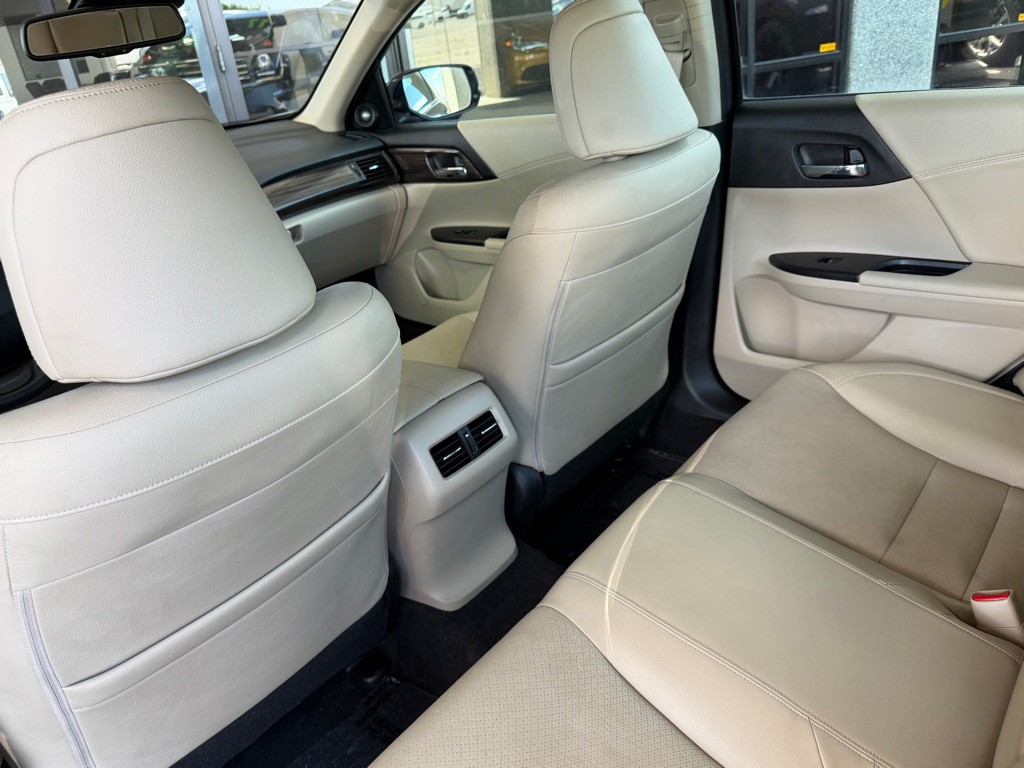 2017 Honda Accord Image 27