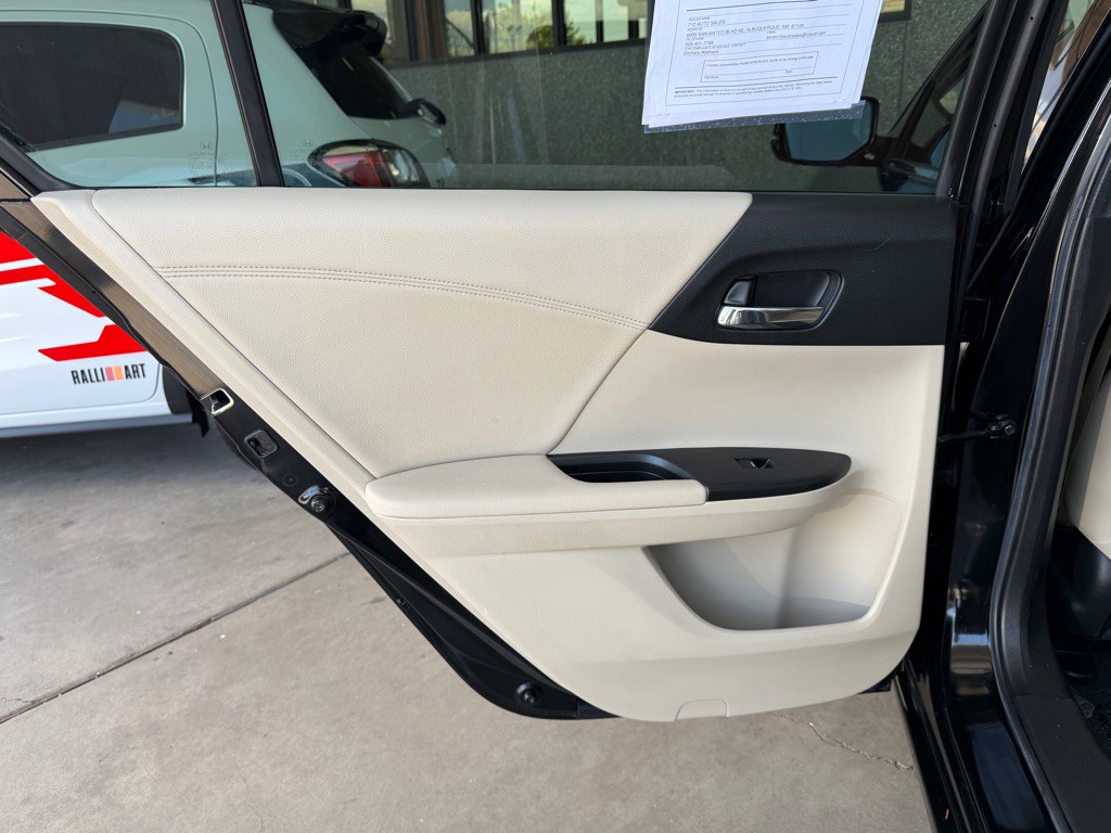 2017 Honda Accord Image 31