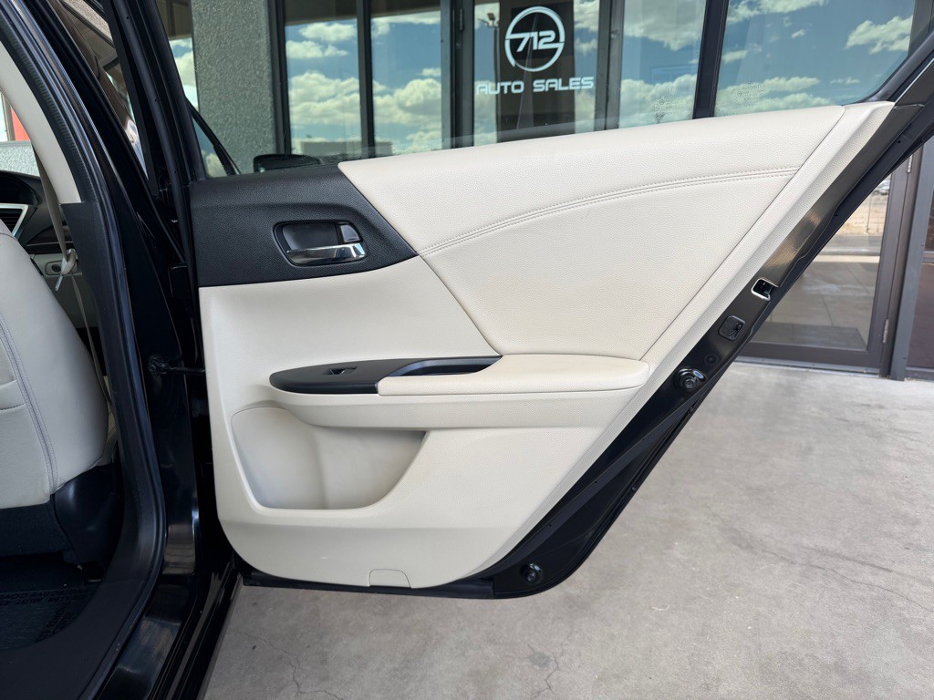 2017 Honda Accord Image 38