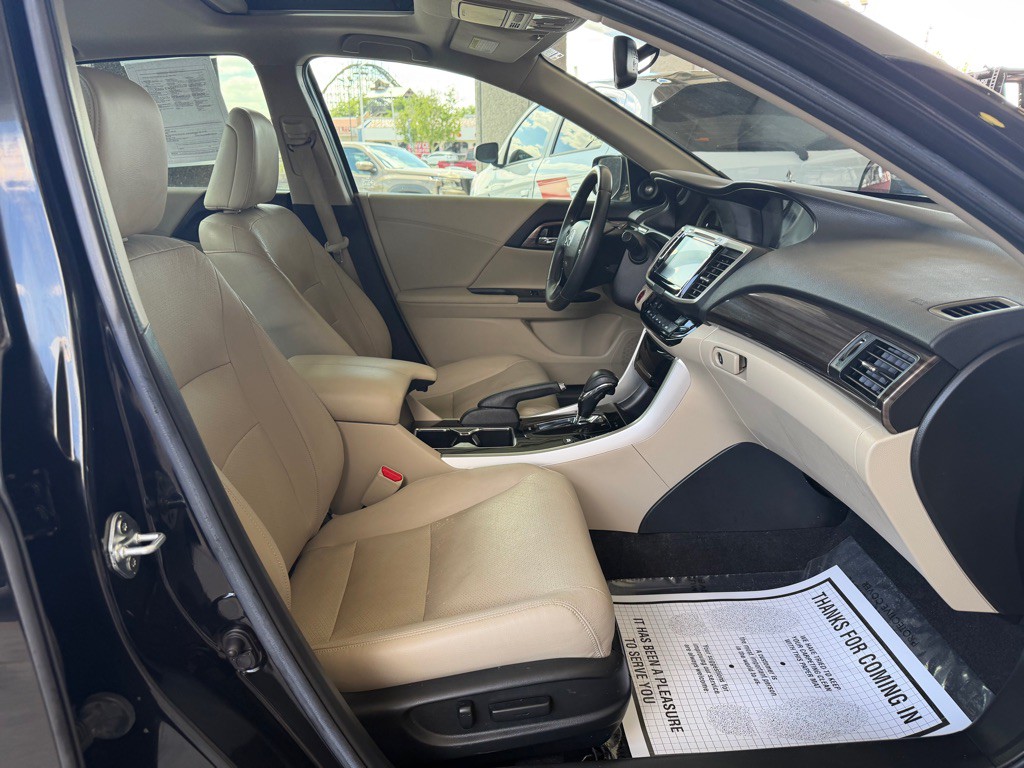 2017 Honda Accord Image 39