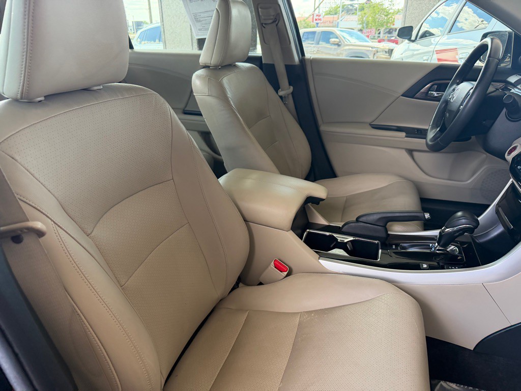 2017 Honda Accord Image 40