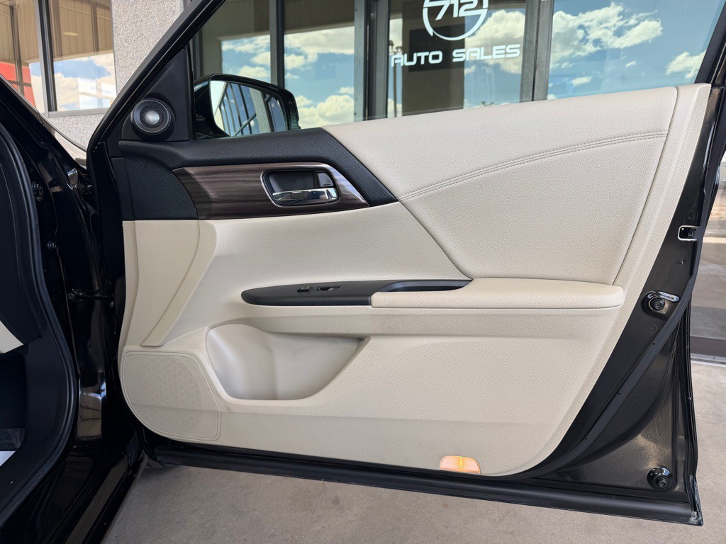 2017 Honda Accord Image 42