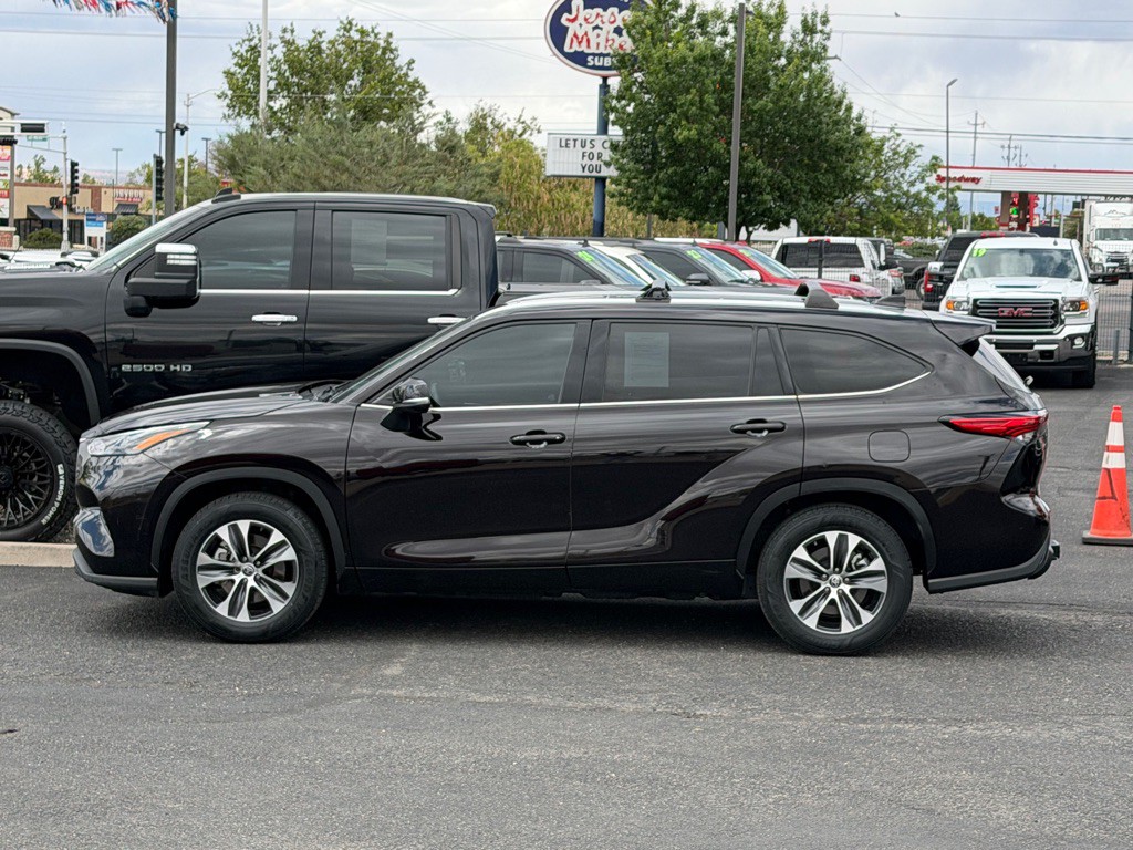 2022 Toyota Highlander Image 2