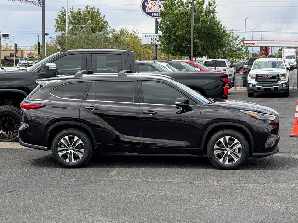 2022 Toyota Highlander Image 3
