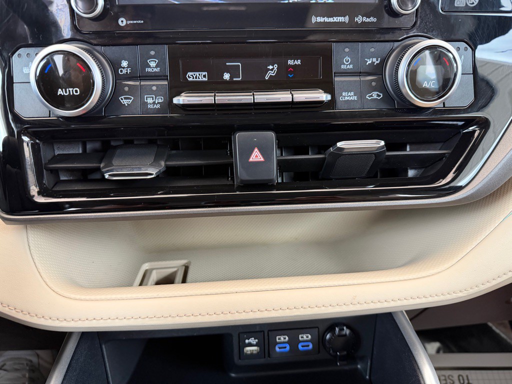 2022 Toyota Highlander Image 14