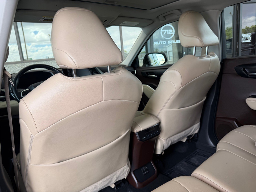 2022 Toyota Highlander Image 23