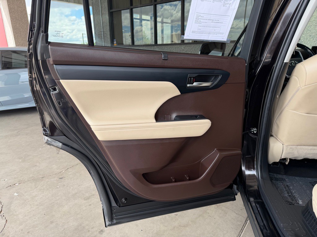 2022 Toyota Highlander Image 28