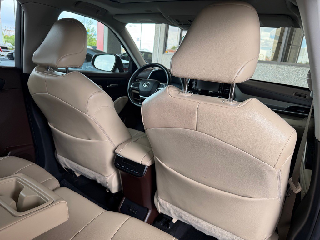 2022 Toyota Highlander Image 35