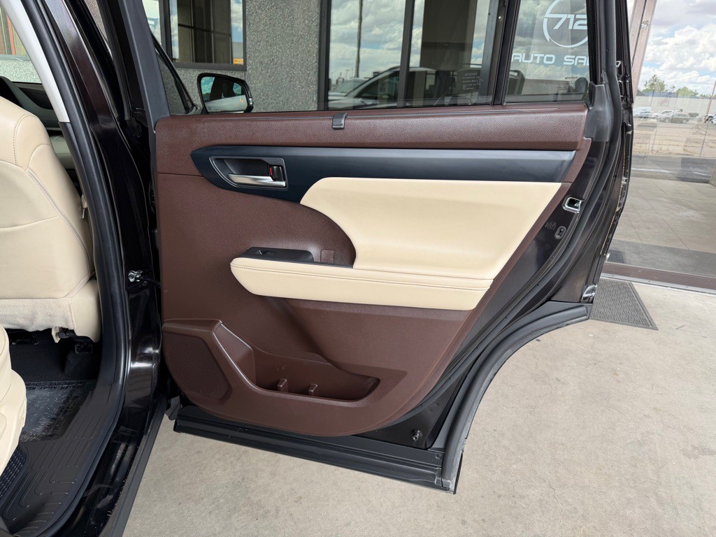 2022 Toyota Highlander Image 36