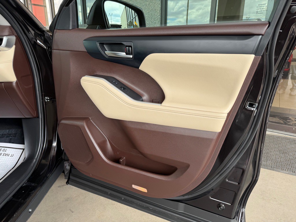 2022 Toyota Highlander Image 40