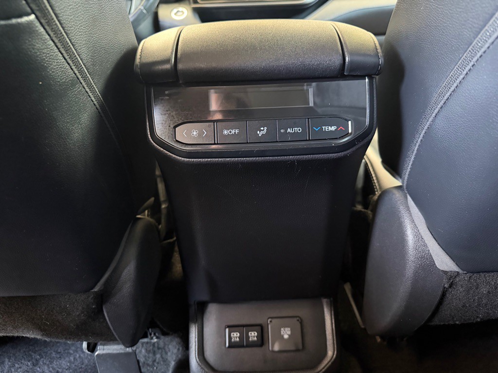 2021 Toyota Highlander Image 25
