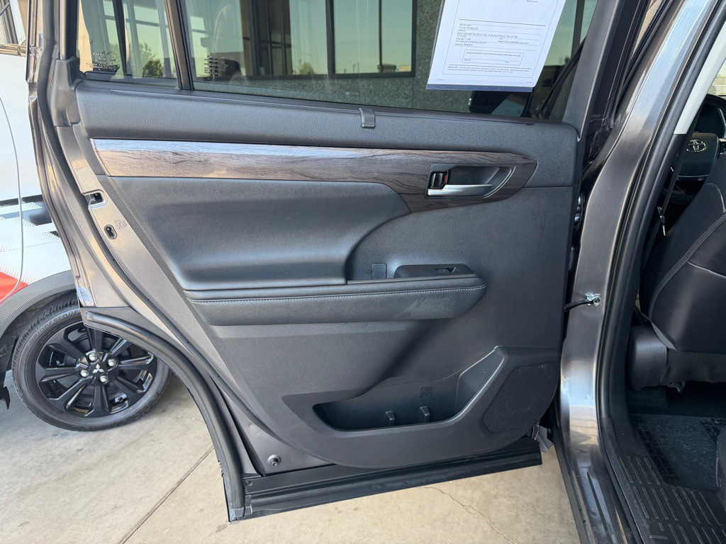 2021 Toyota Highlander Image 28