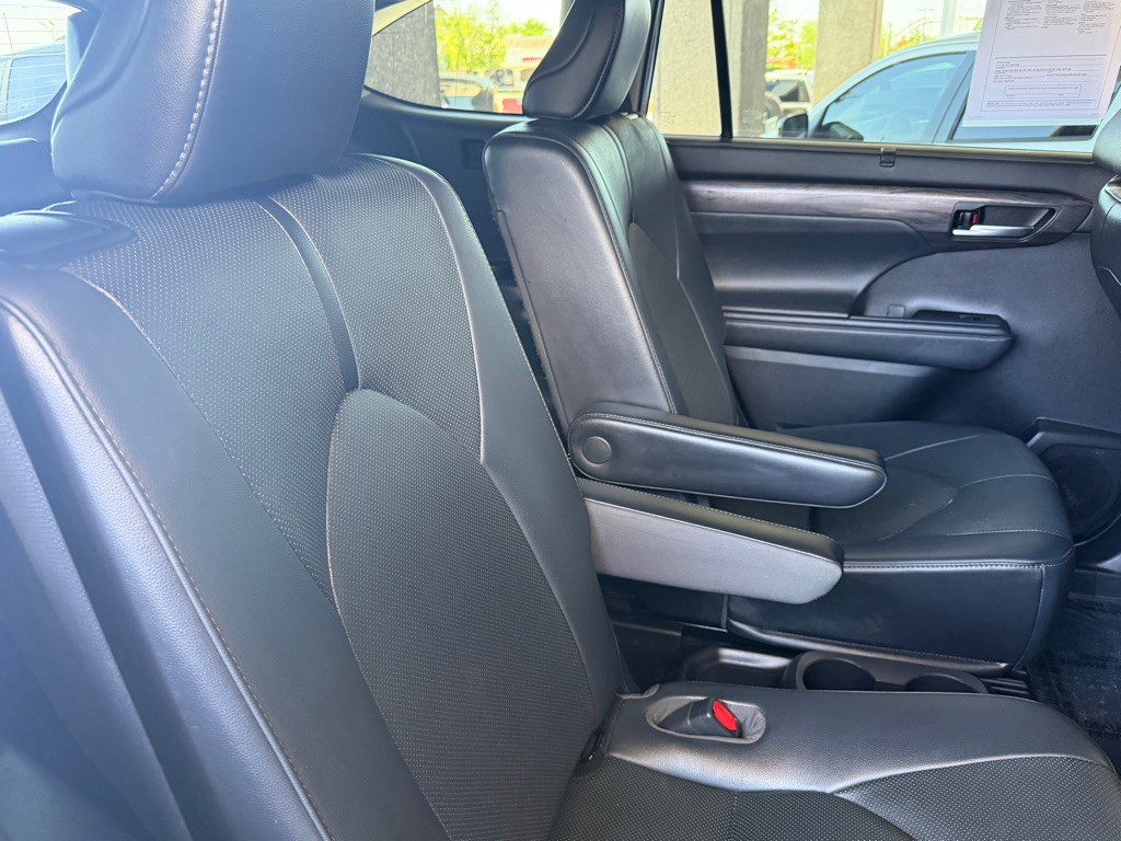 2021 Toyota Highlander Image 34