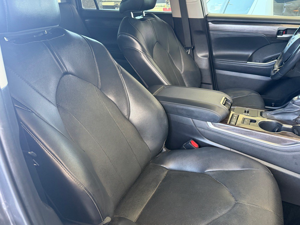 2021 Toyota Highlander Image 38