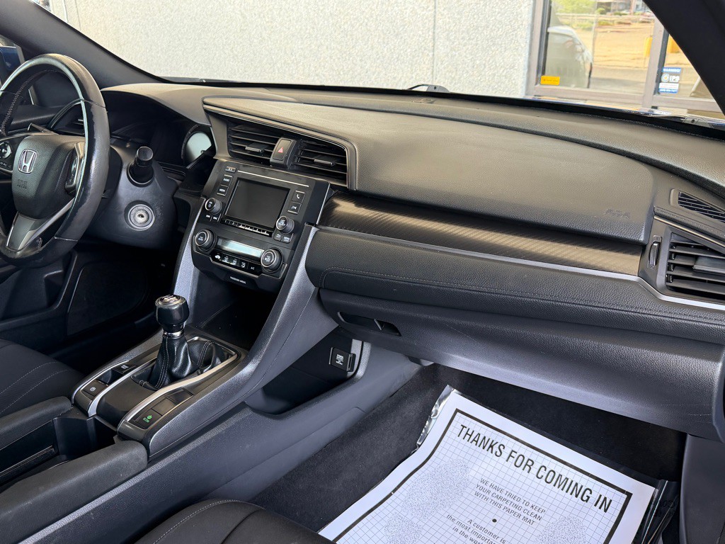 2018 Honda Civic Image 32