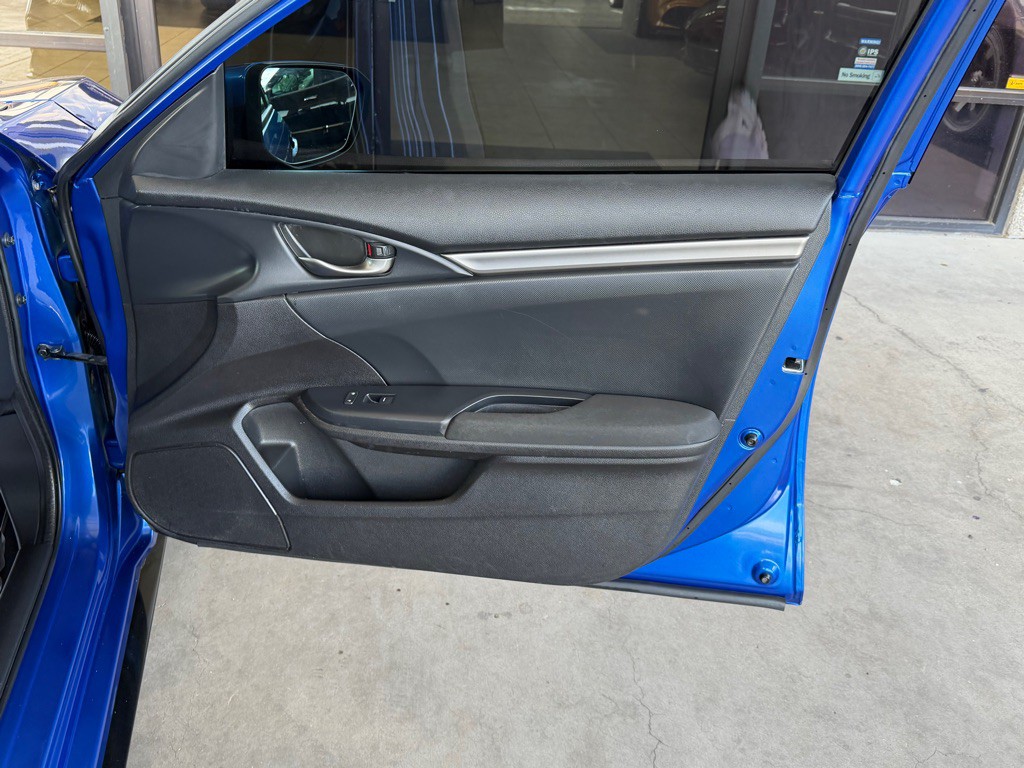 2018 Honda Civic Image 33
