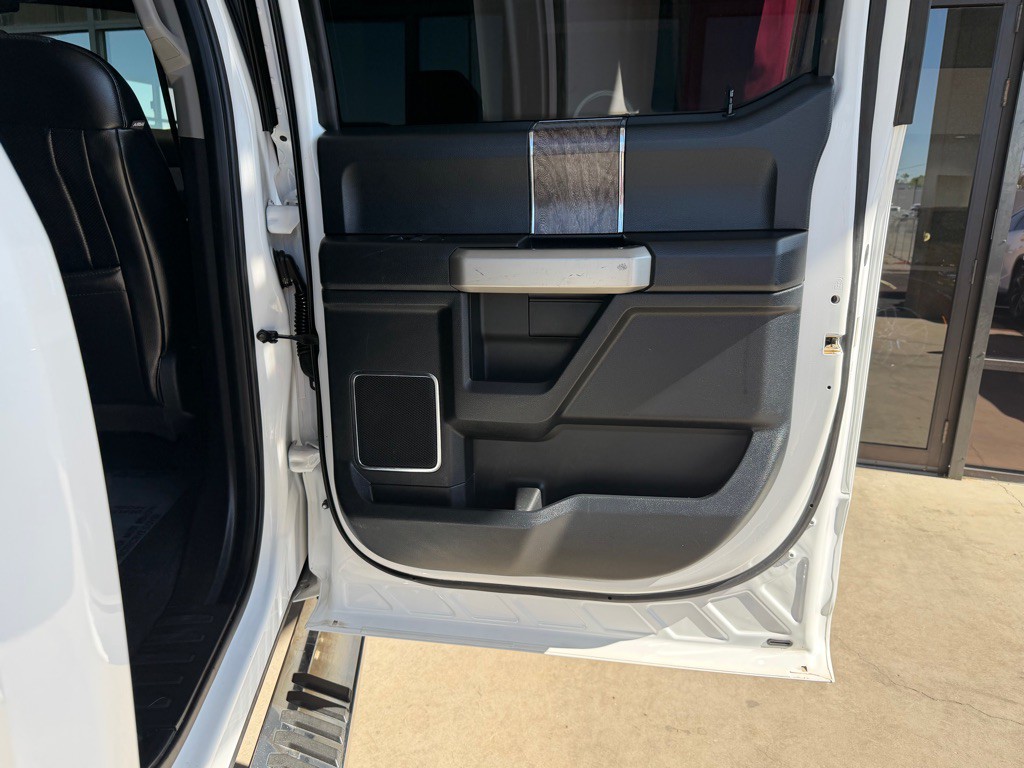2017 Ford F-350 Image 32