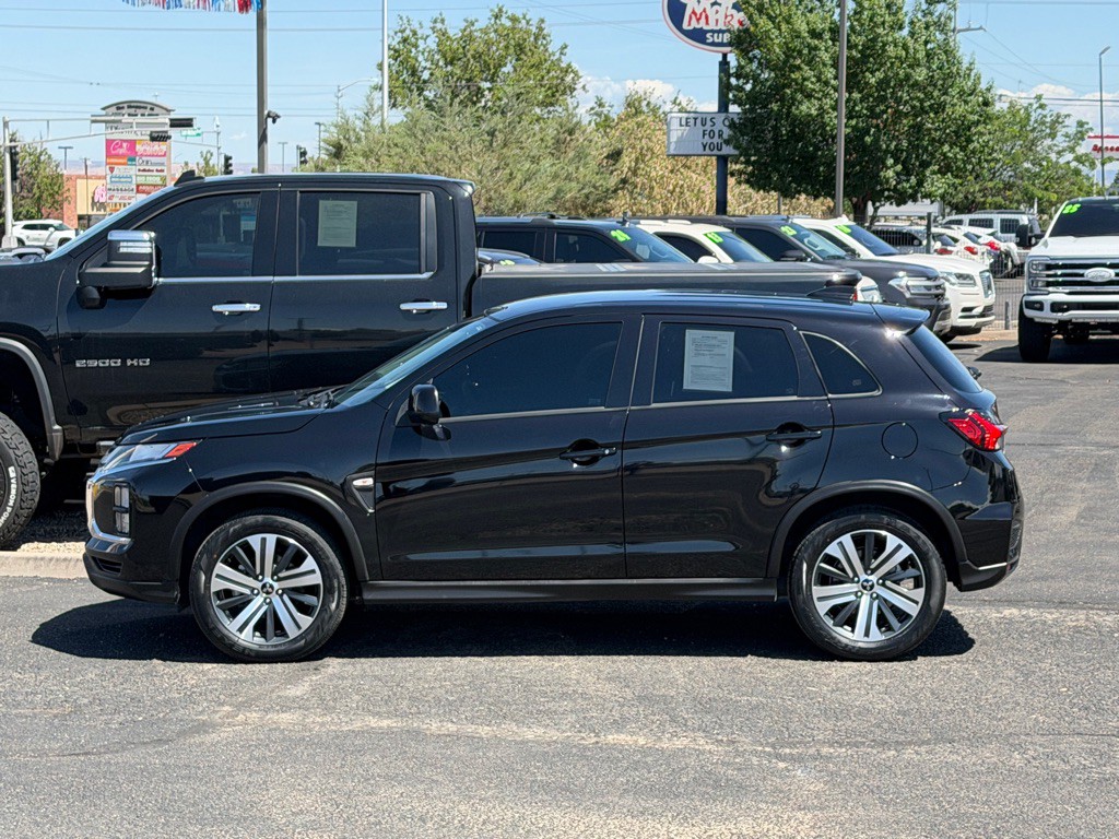 2024 Mitsubishi Outlander Image 2