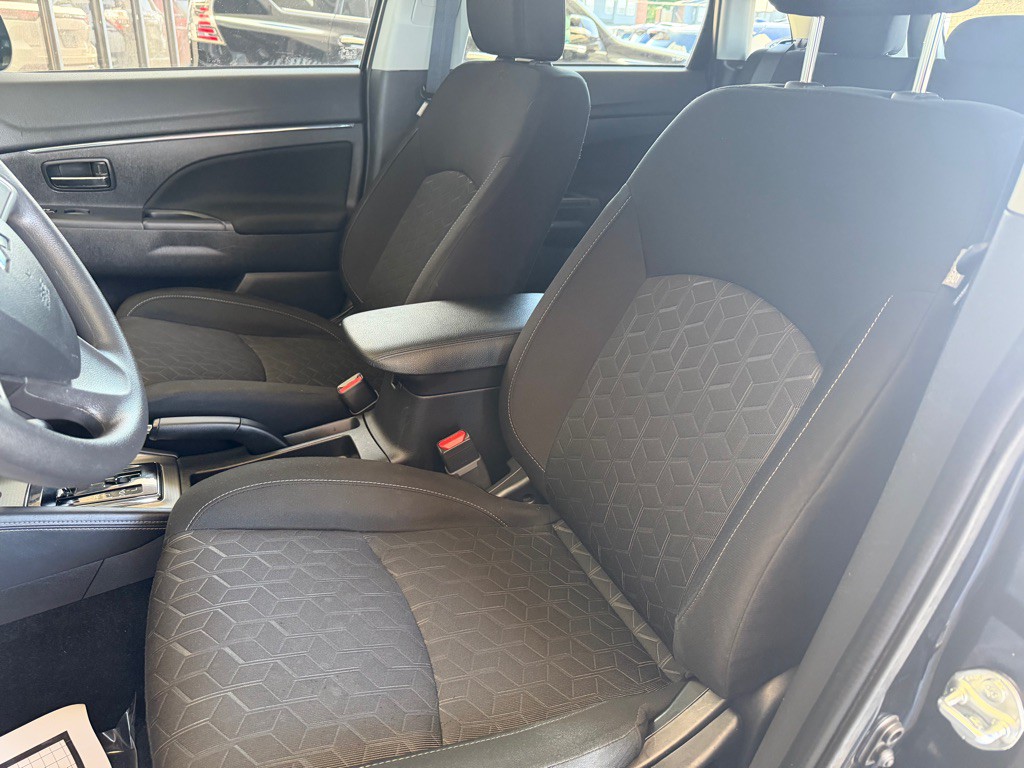 2024 Mitsubishi Outlander Image 6