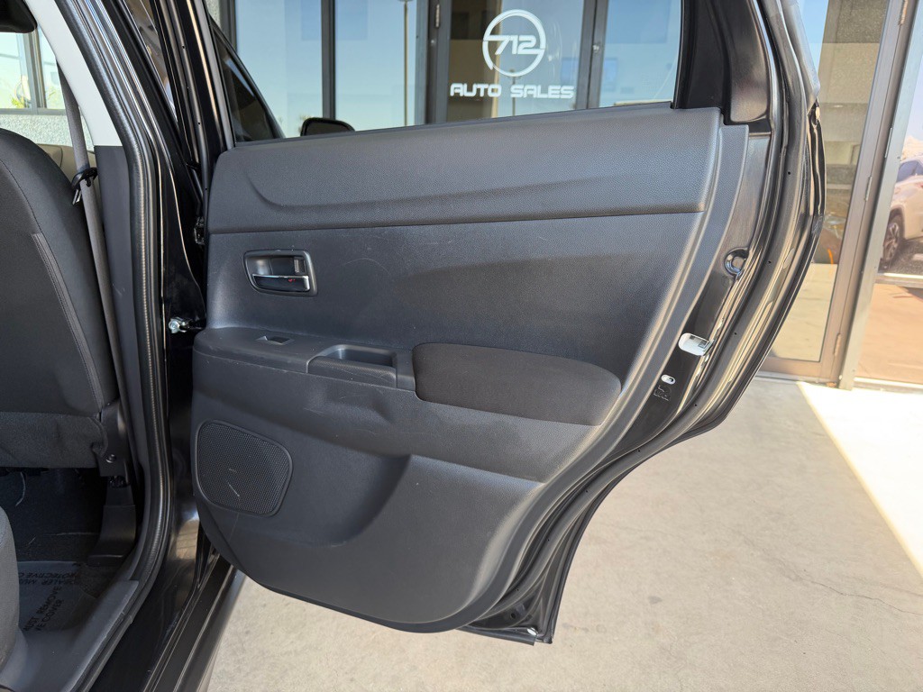 2024 Mitsubishi Outlander Image 32