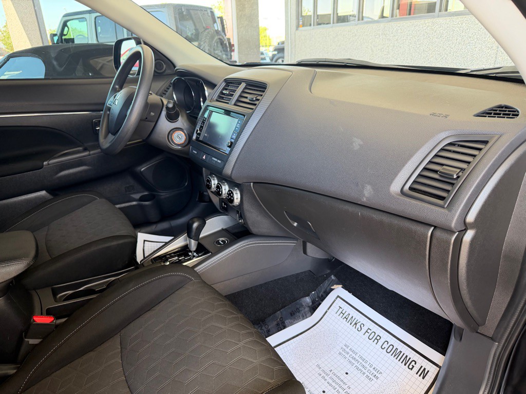 2024 Mitsubishi Outlander Image 35