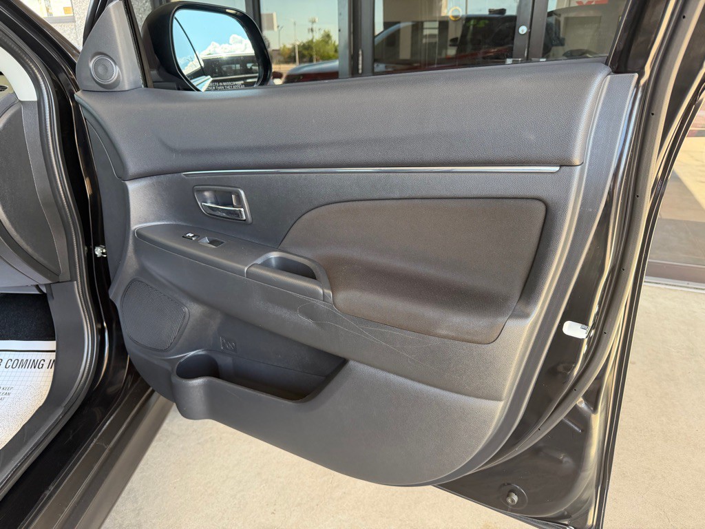 2024 Mitsubishi Outlander Image 36