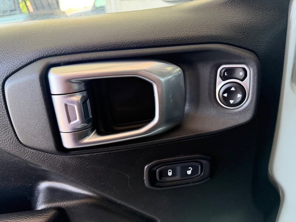 2023 Jeep Wrangler Image 19