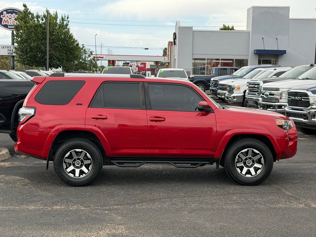 2021 Toyota 4Runner Image 3